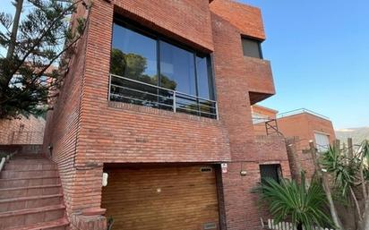 Vista exterior de Casa o xalet en venda en Castelldefels amb Calefacció