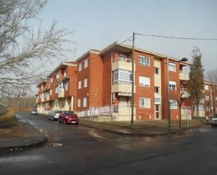 Exterior view of Flat for sale in Mansilla de las Mulas  with Parquet flooring and Storage room