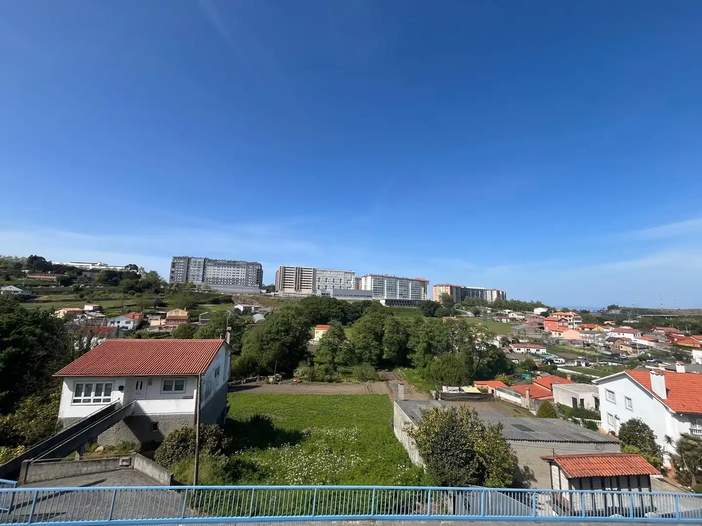 Vista exterior de Casa o xalet en venda en A Coruña Capital  amb Calefacció i Traster