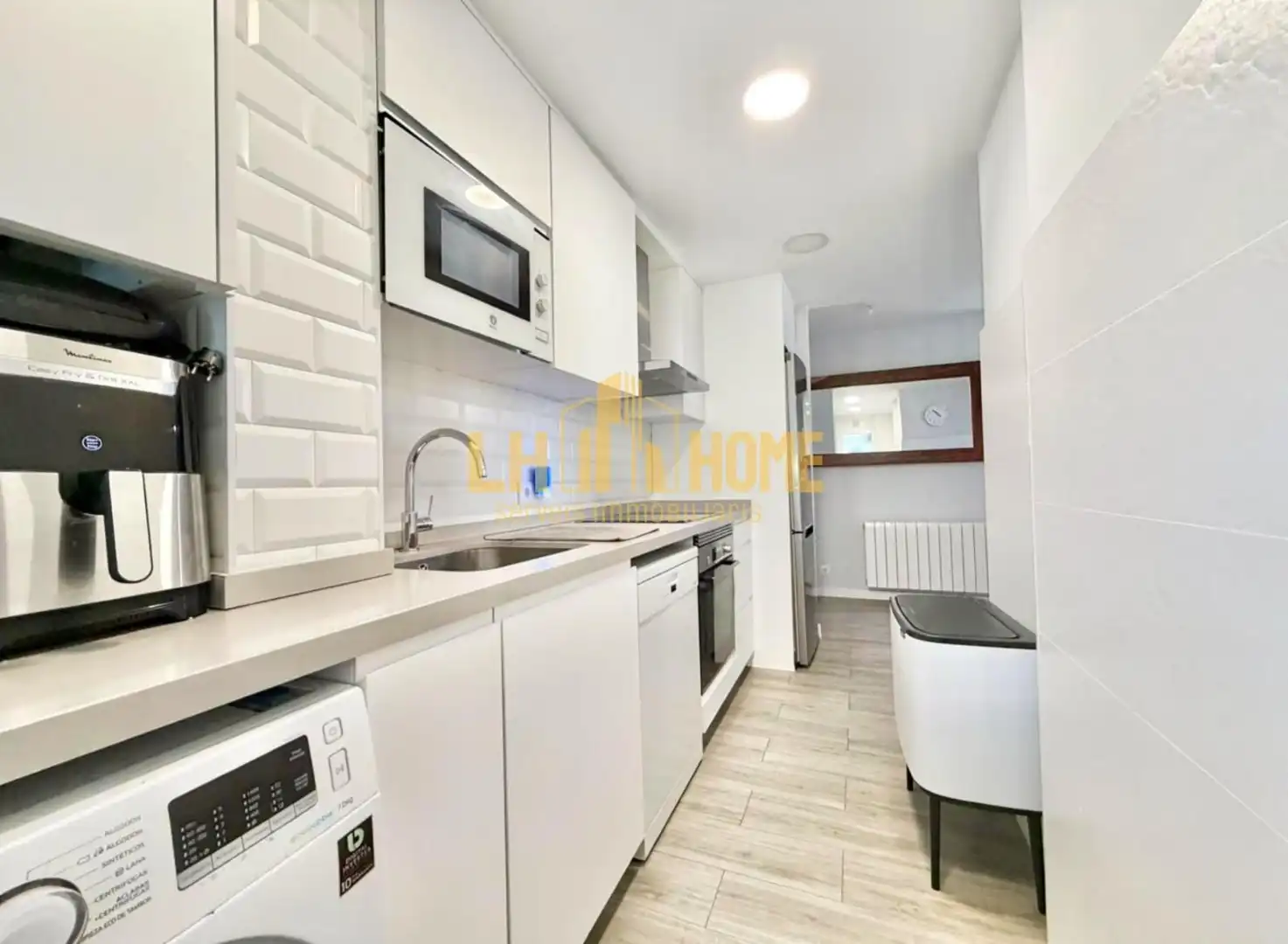 Kitchen of Flat for sale in L'Hospitalet de Llobregat  with Air Conditioner, Heating and Parquet flooring