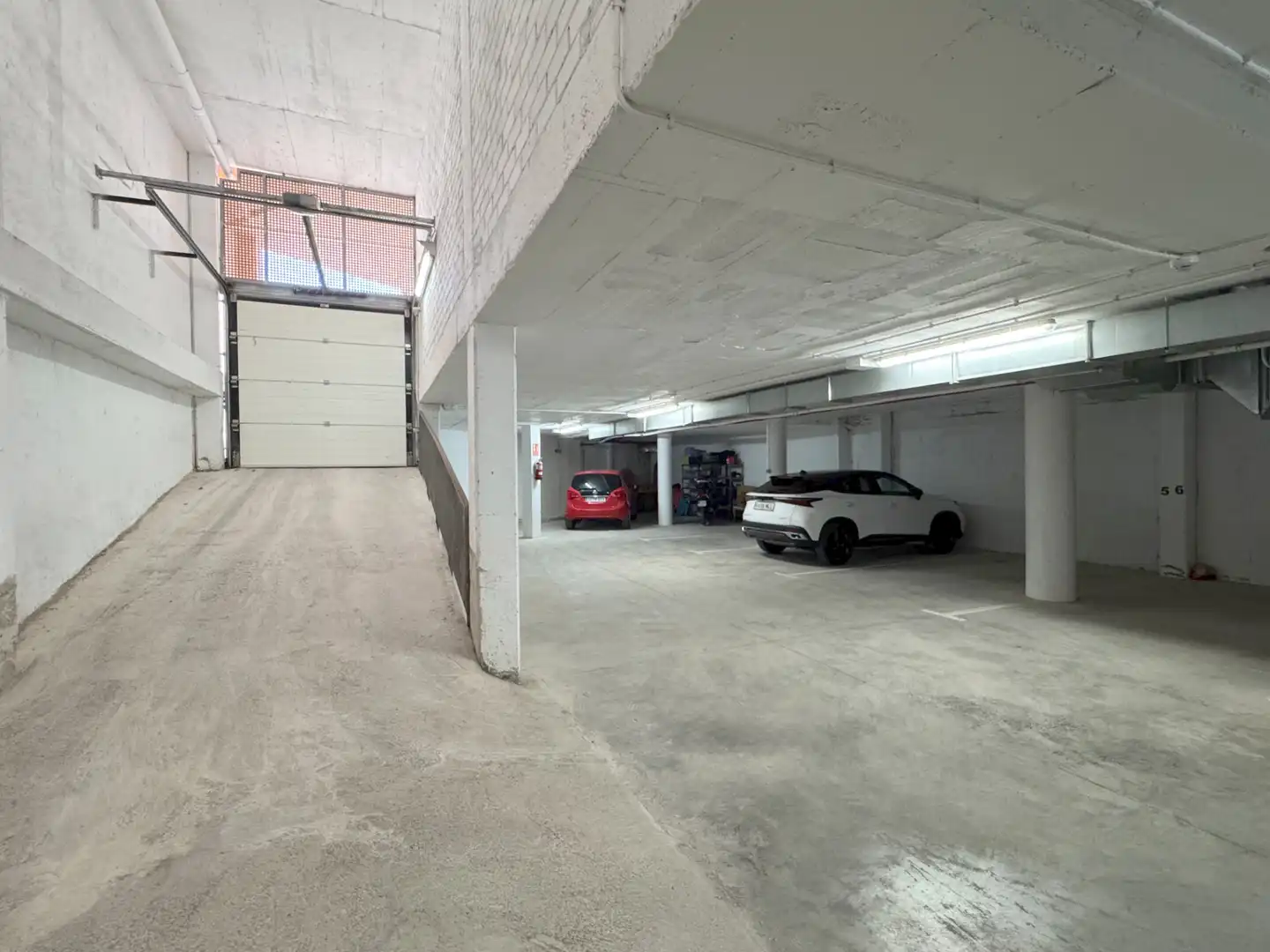 Aparcament de Apartament en venda en L'Escala amb Aire condicionat, Terrassa i Moblat