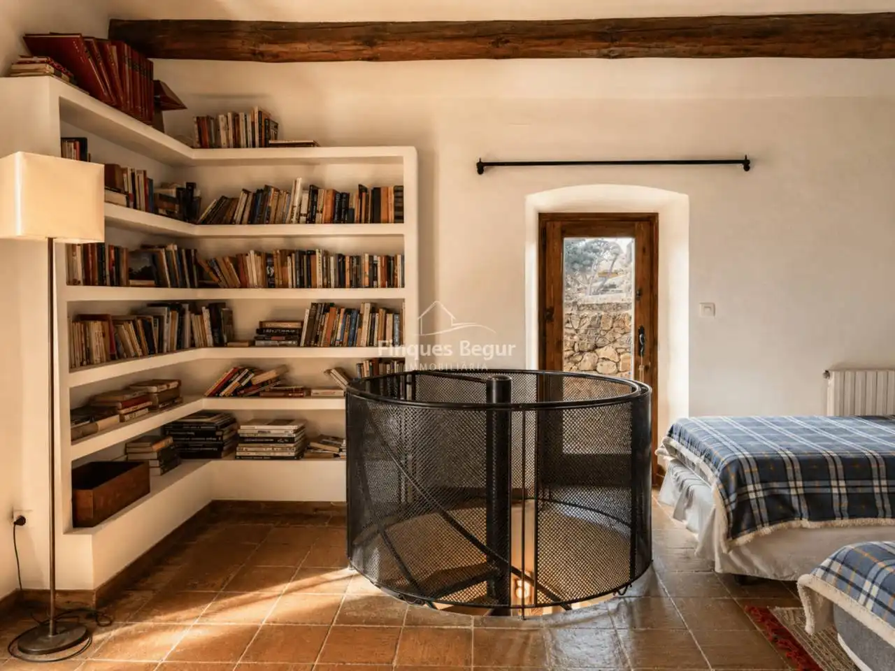 Sala d'estar de Finca rústica en venda en Mont-ras amb Calefacció, Jardí privat i Terrassa