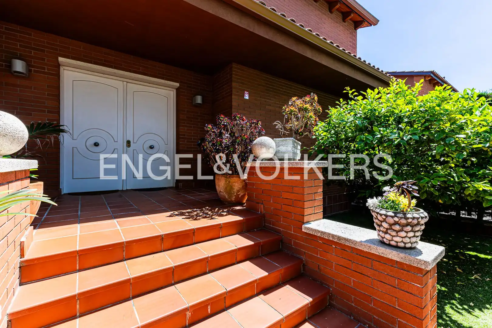 Vista exterior de Casa o xalet en venda en Sant Cugat del Vallès amb Aire condicionat, Calefacció i Jardí privat
