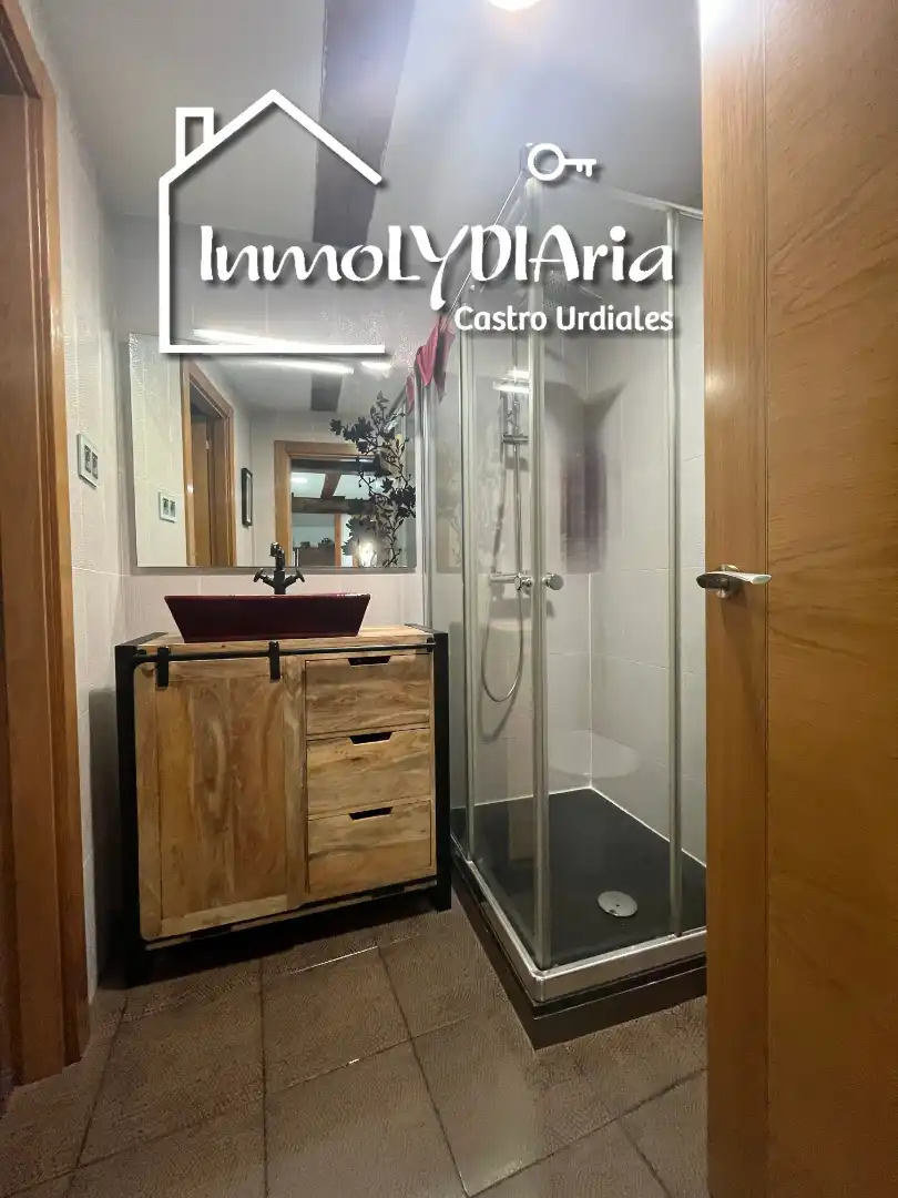 Baño de Casa adosada en venta en Castro-Urdiales con Calefacción, Parquet y Terraza