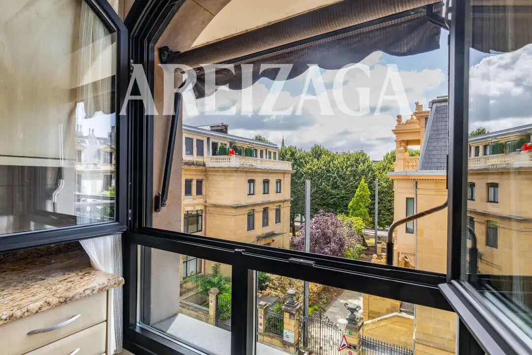 Vista exterior de Pis en venda en Donostia - San Sebastián  amb Aire condicionat, Calefacció i Terrassa