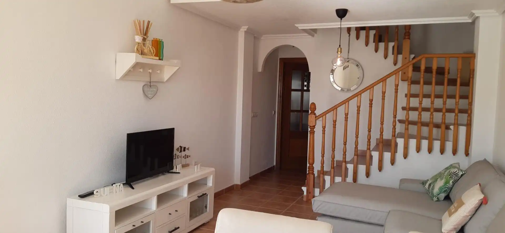 Einfamilien-Reihenhaus zur Miete in Elche / Elx mit Privatgarten, Terrasse und Möbliert