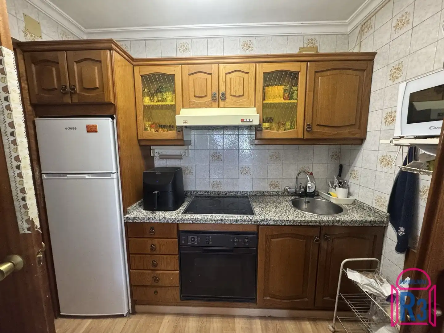 Cuina de Apartament en venda en León Capital  amb Calefacció, Terrassa i Moblat