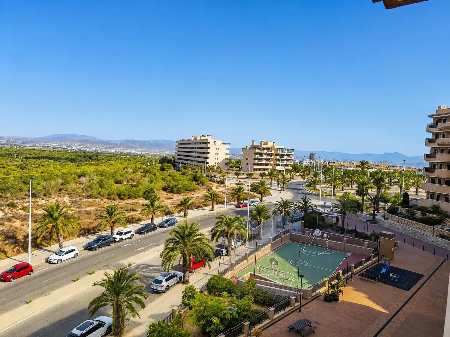 Außenansicht von Wohnung zum Verkauf in Elche / Elx mit Klimaanlage, Terrasse und Balkon