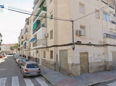 Pis amb balcó en venda a Calle ALBINELLA