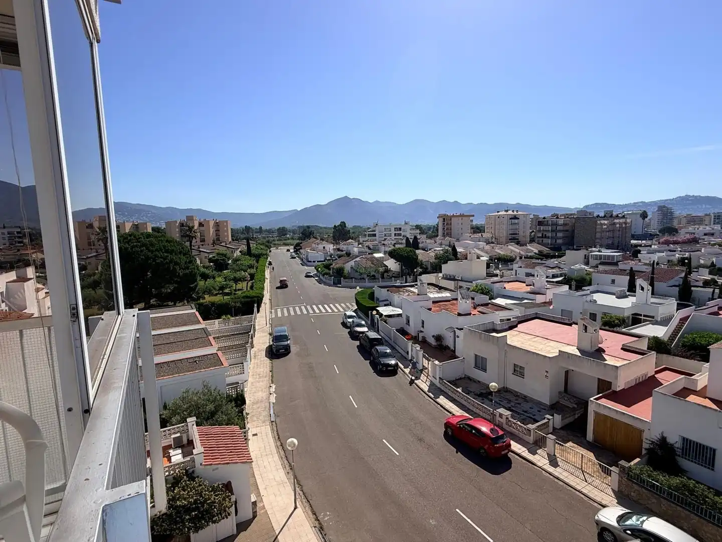Vista exterior de Estudi en venda en Roses amb Calefacció, Terrassa i Moblat