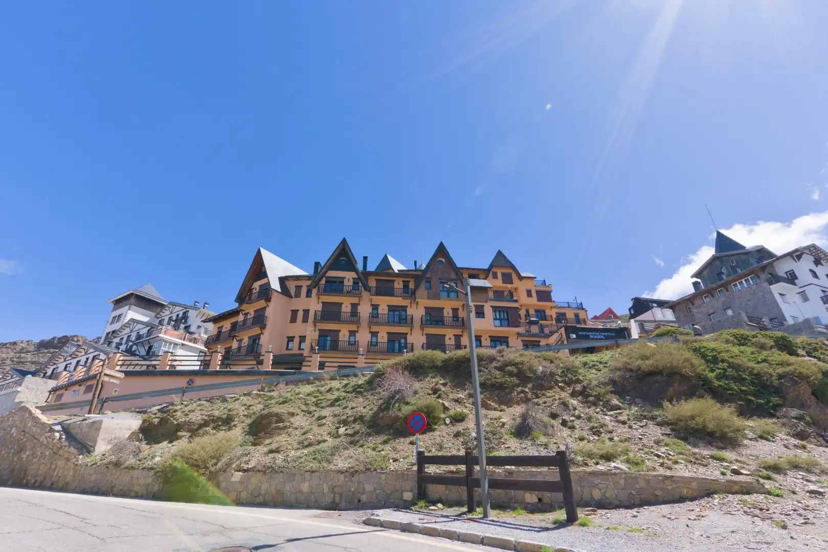 Vista exterior de Apartamento en venta en Sierra Nevada con Terraza, Trastero y Amueblado