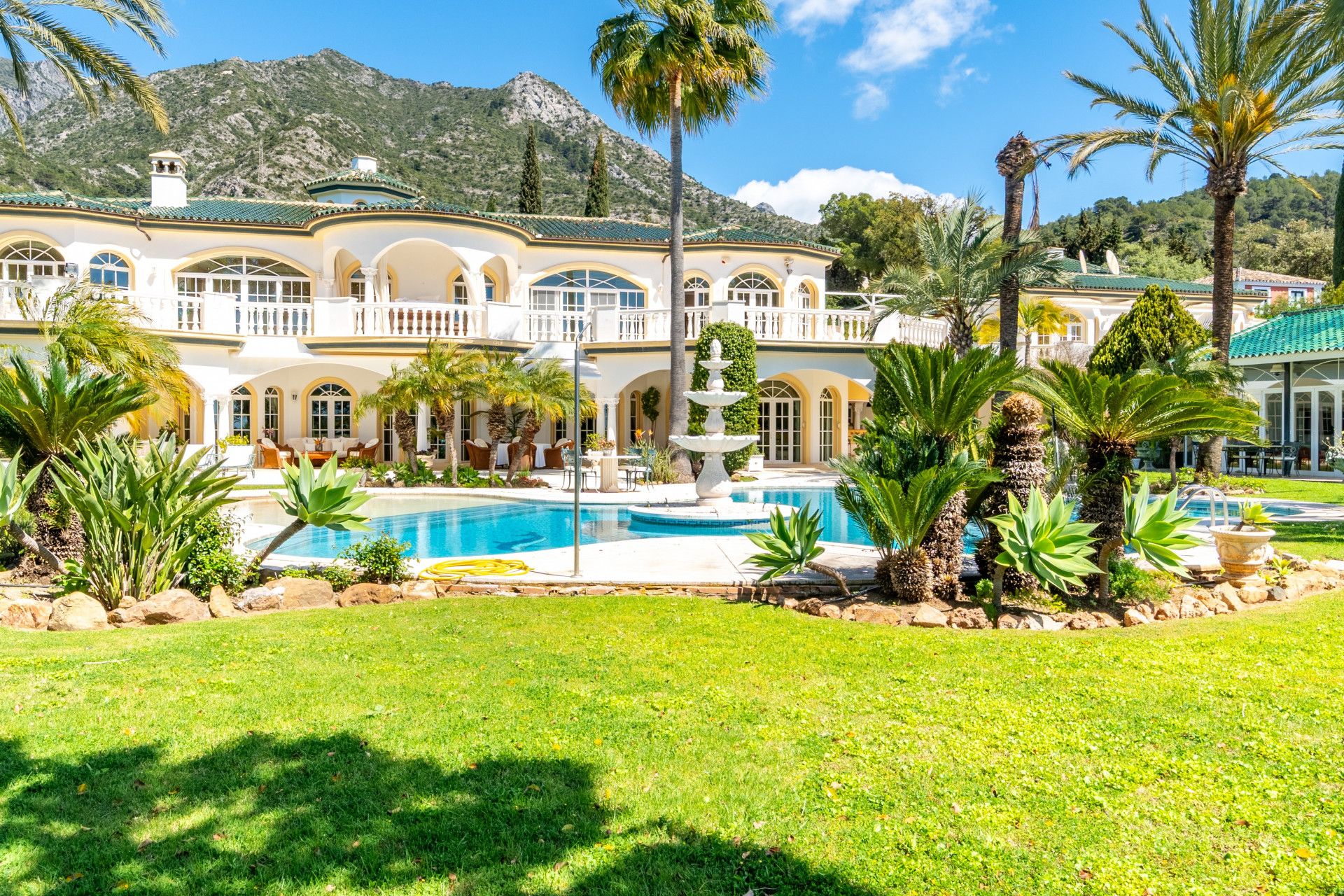 Jardí de Casa o xalet en venda en Marbella amb Aire condicionat, Calefacció i Jardí privat