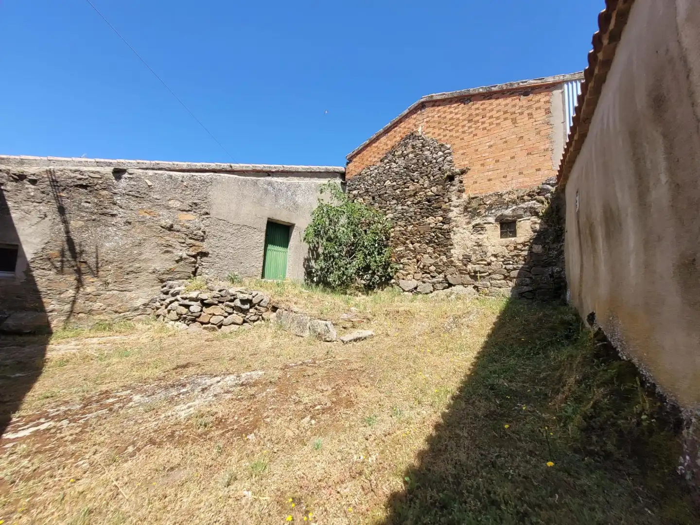 Exterior view of Houses for sale in Frades de la Sierra  with Balcony