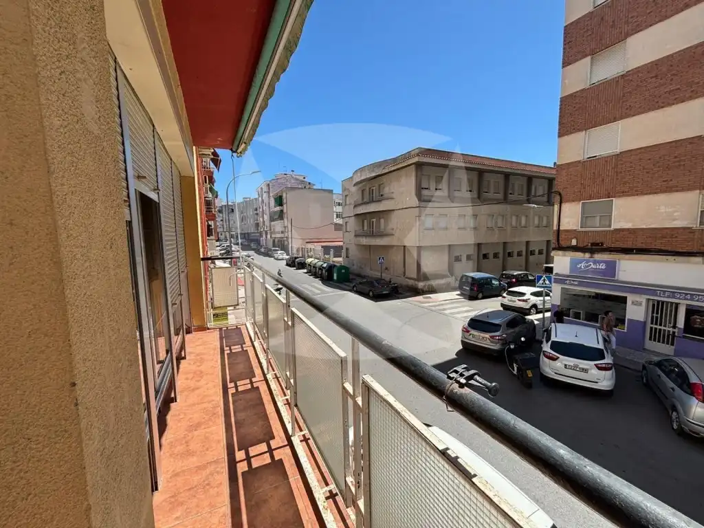Außenansicht von Wohnung zum Verkauf in Badajoz mit Terrasse