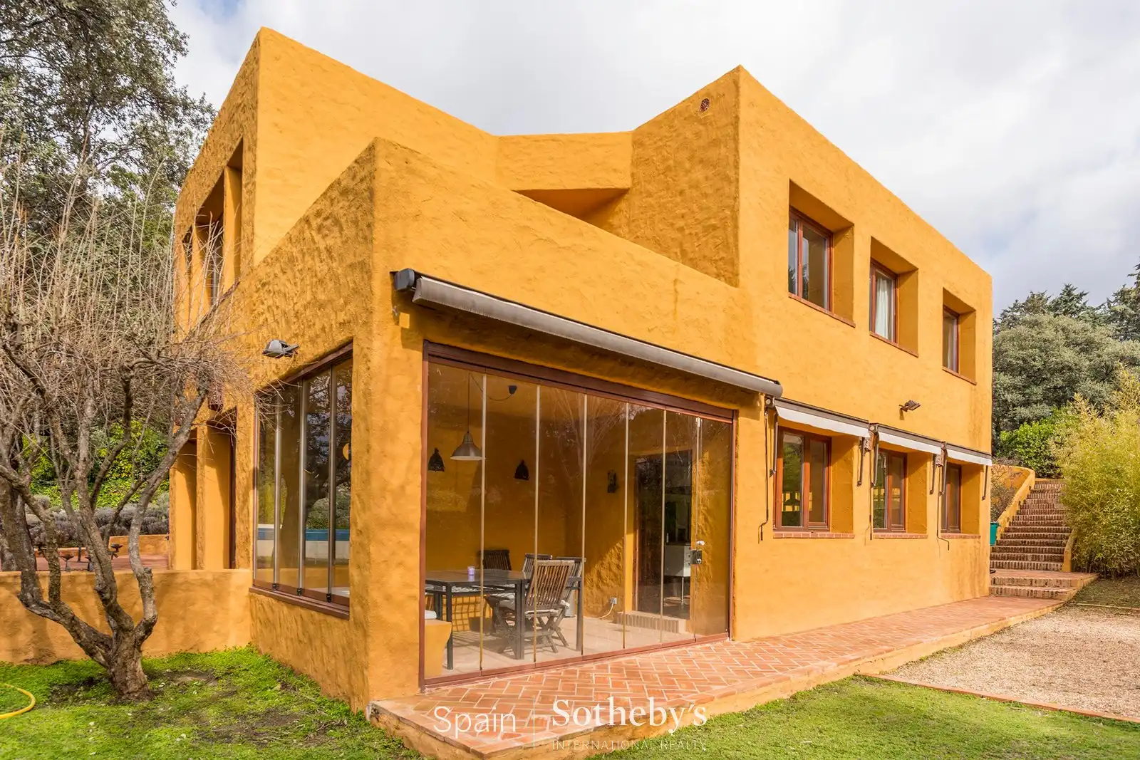 Vista exterior de Casa o xalet en venda en Las Rozas de Madrid amb Aire condicionat, Calefacció i Jardí privat