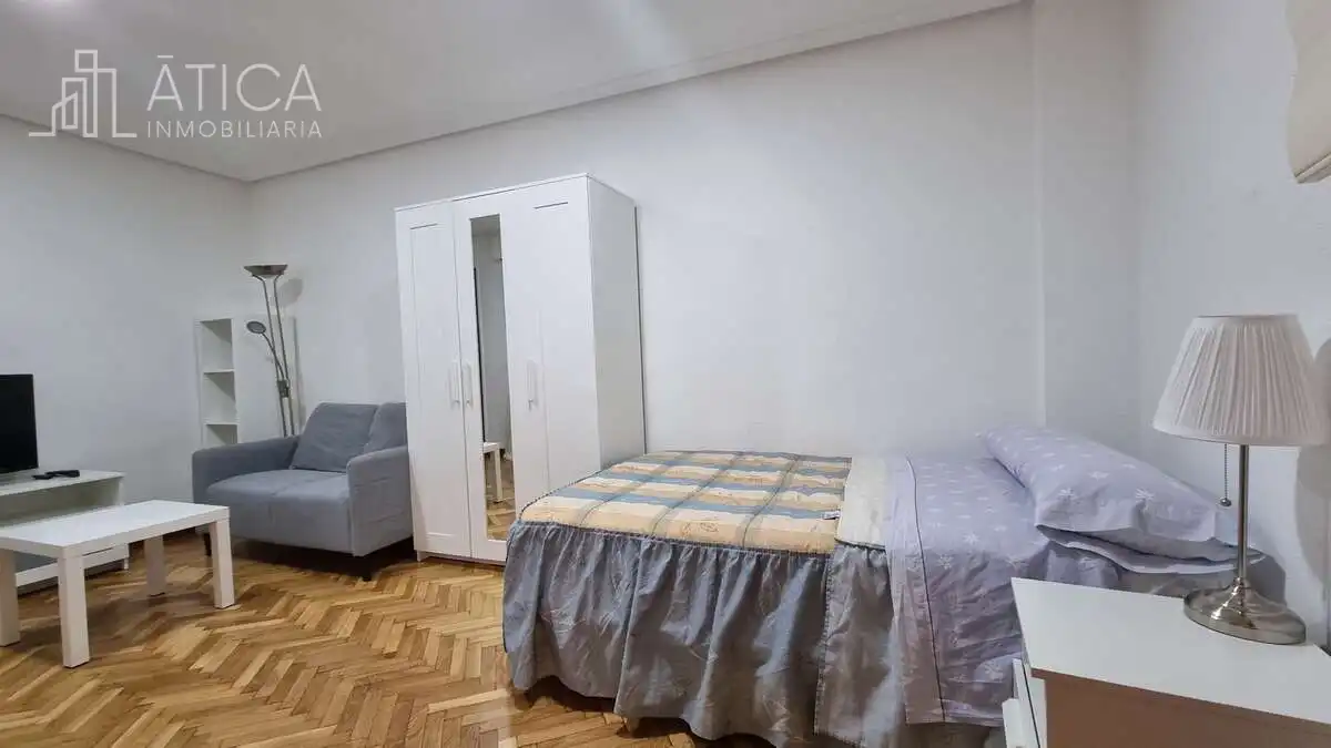Dormitori de Estudi de lloguer en Salamanca Capital amb Calefacció, Terrassa i Moblat