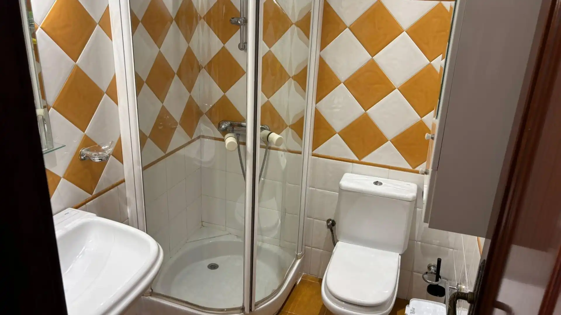 Room in Calle LOZOYA, El Plantinar – Avda. La Paz - El Juncal