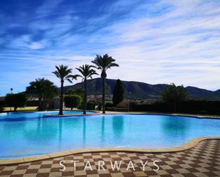 Piscina de Casa adosada en venda en L'Alfàs del Pi amb Jardí privat, Traster i Piscina comunitària