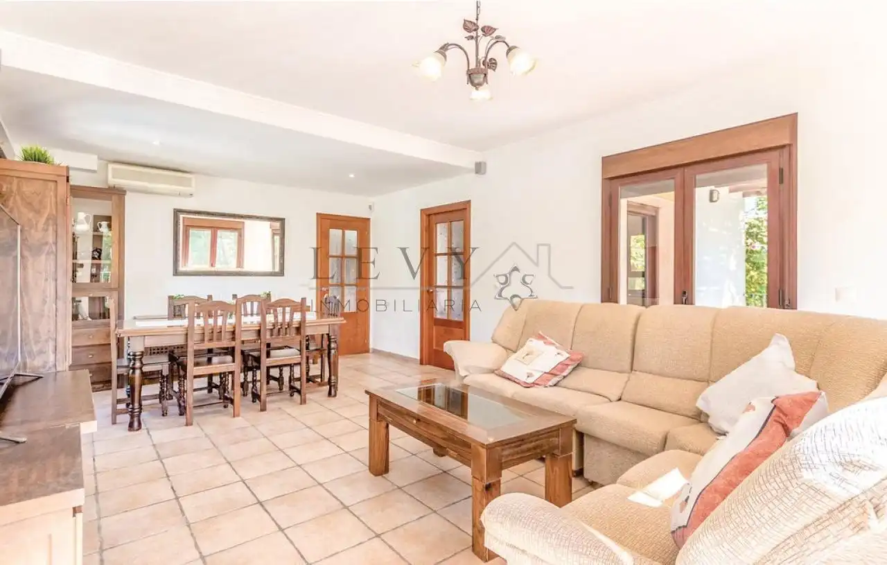 House with pool for sale in Iznájar, imagen 2