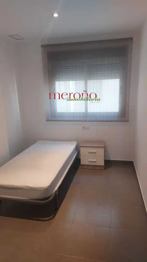 Habitación de Piso de alquiler en Elche / Elx con Terraza y Piscina comunitaria