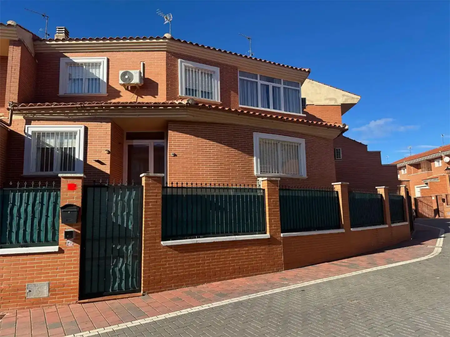 Vista exterior de Casa o chalet en venta en La Roda con Aire acondicionado y Balcón