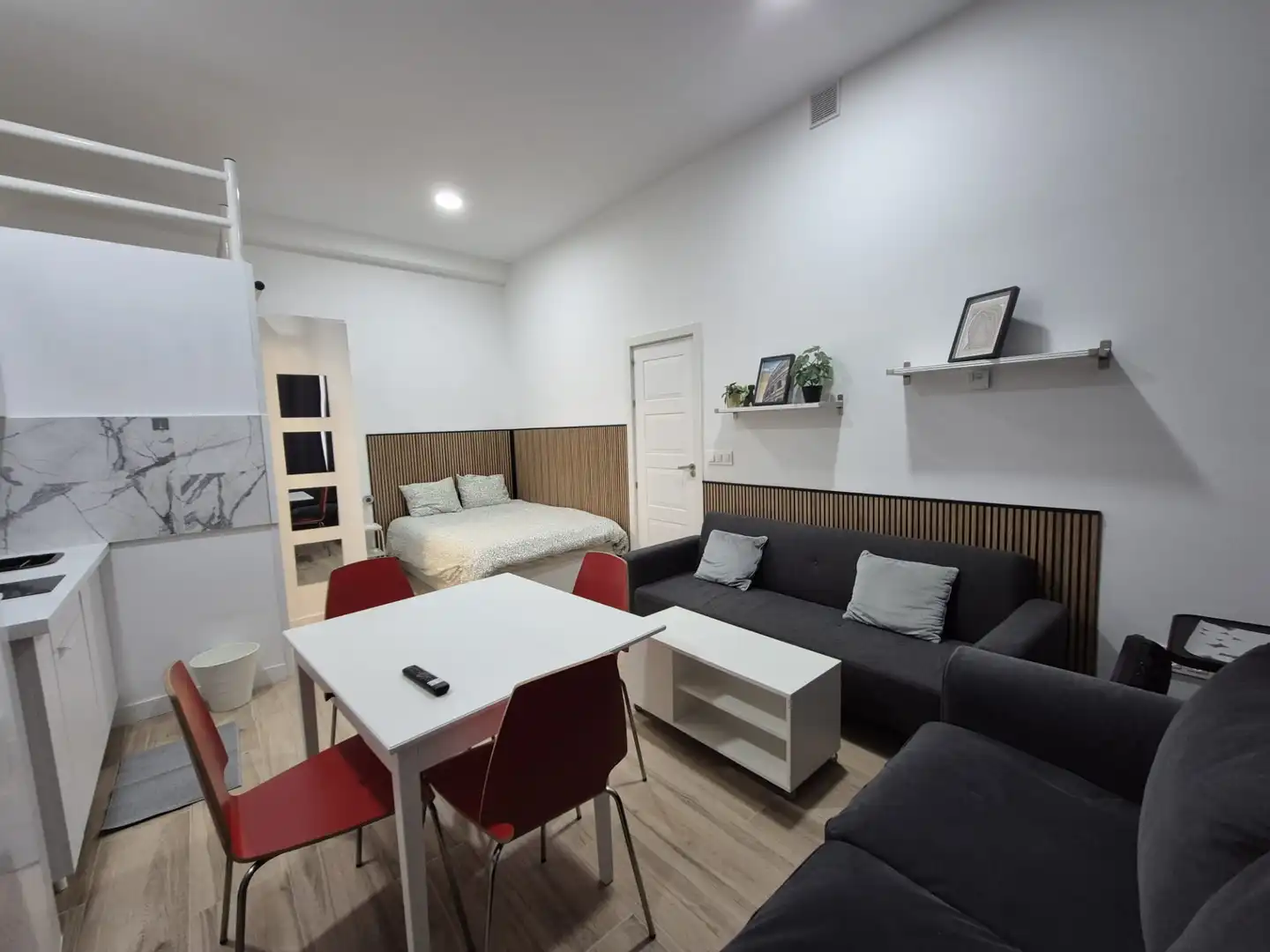 Sala d'estar de Estudi de lloguer en Madrid amb Aire condicionat, Calefacció i Moblat