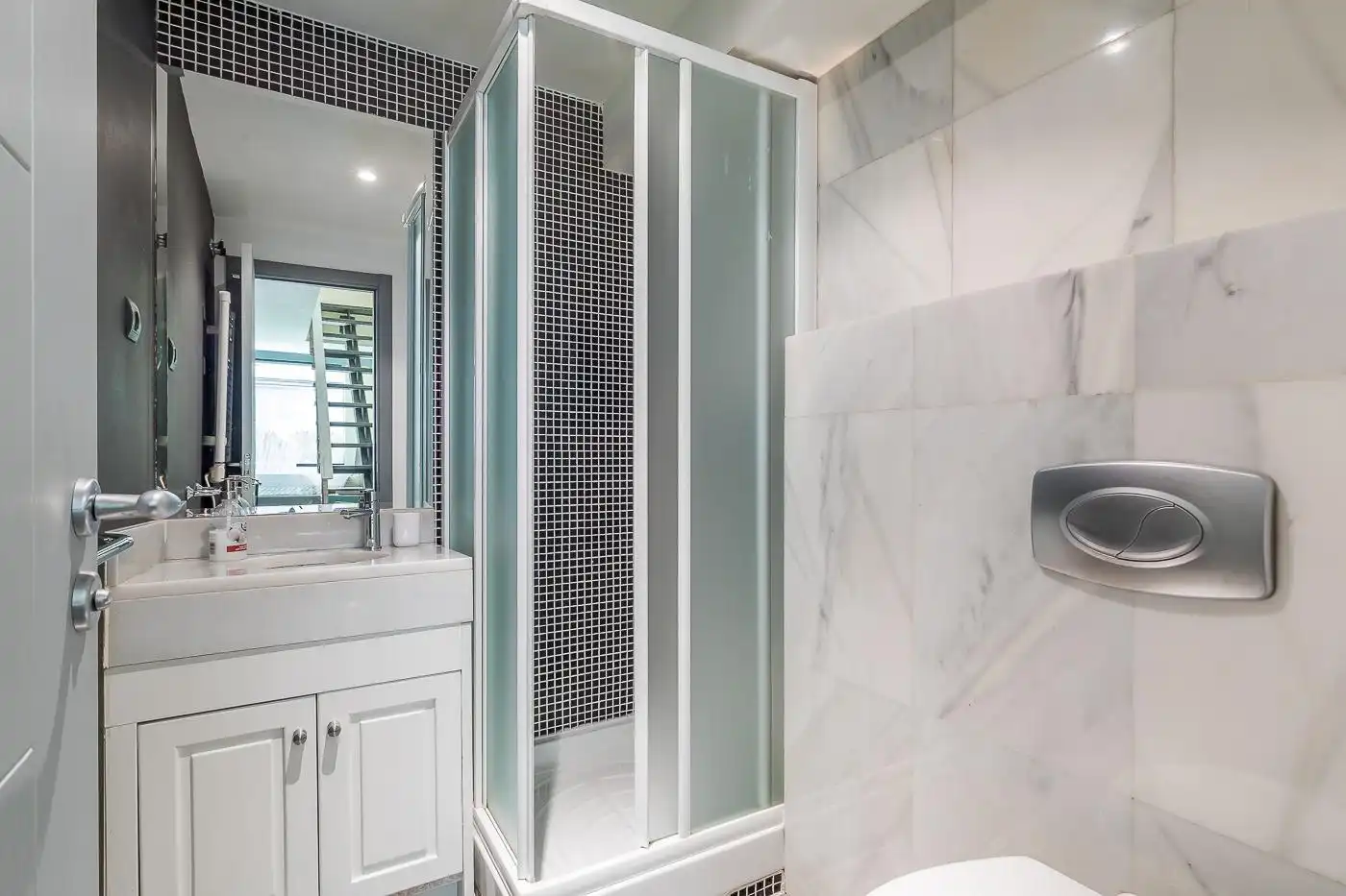 Baño de Dúplex de alquiler en Madrid con Aire acondicionado, Calefacción y Parquet