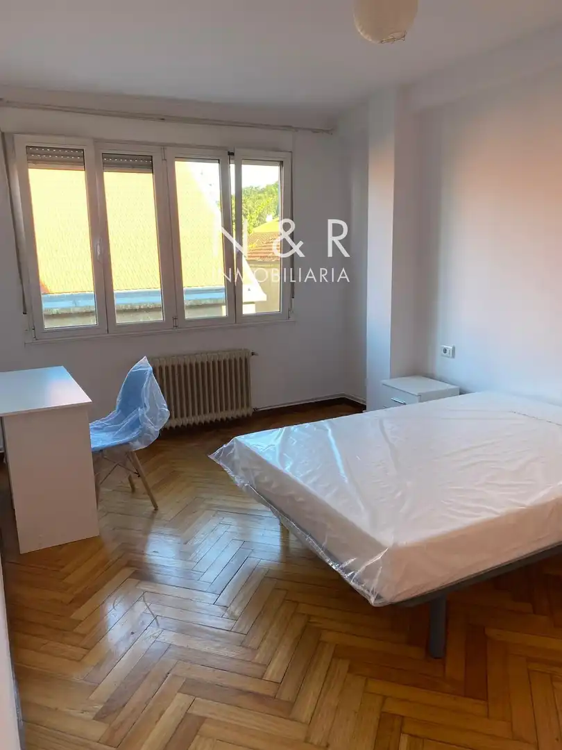 Habitación de Piso en venta en Santiago de Compostela  con Calefacción y Amueblado