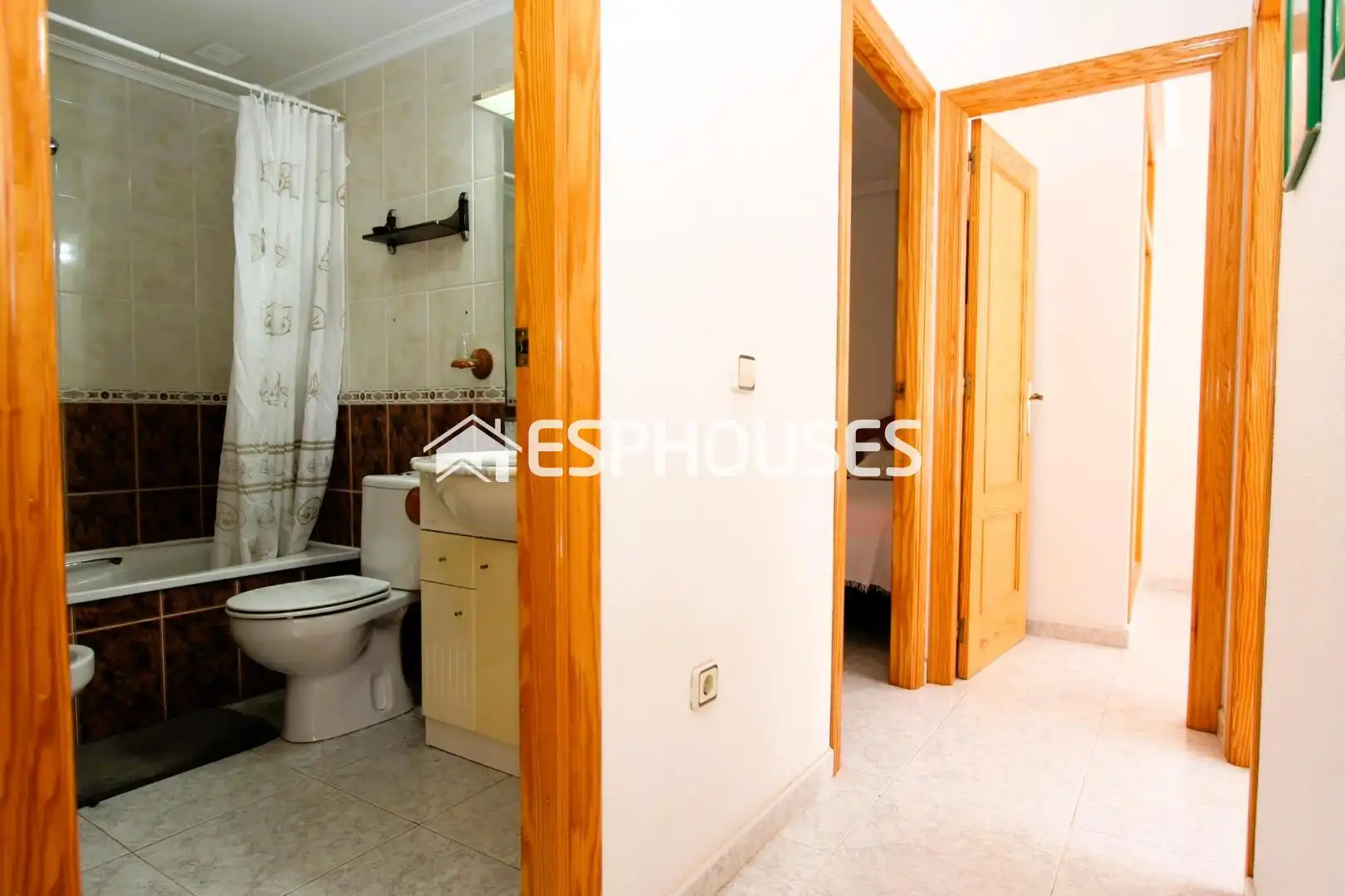 Baño de Apartamento en venta en Guardamar del Segura con Aire acondicionado, Trastero y Amueblado