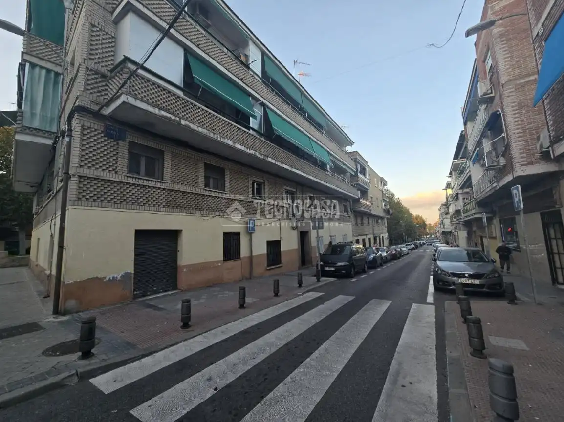 Vista exterior de Local en venta en Leganés