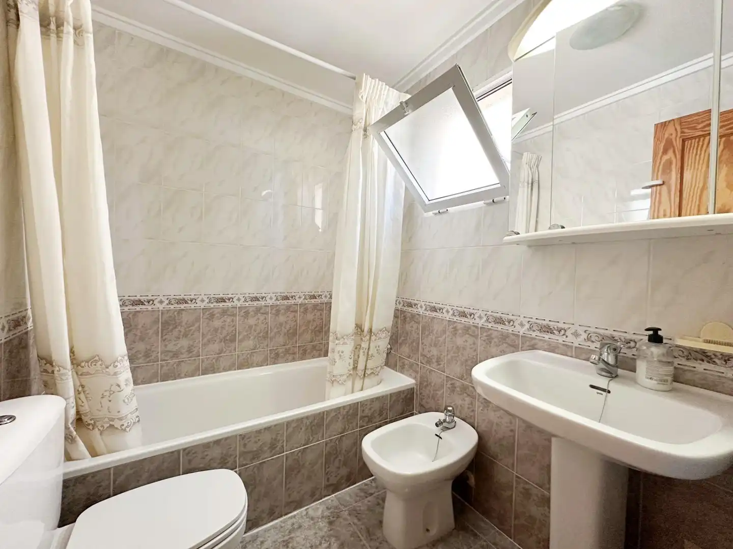 Apartamento con terraza en venta en Calle C. Virgen del Mar 1, imagen 11