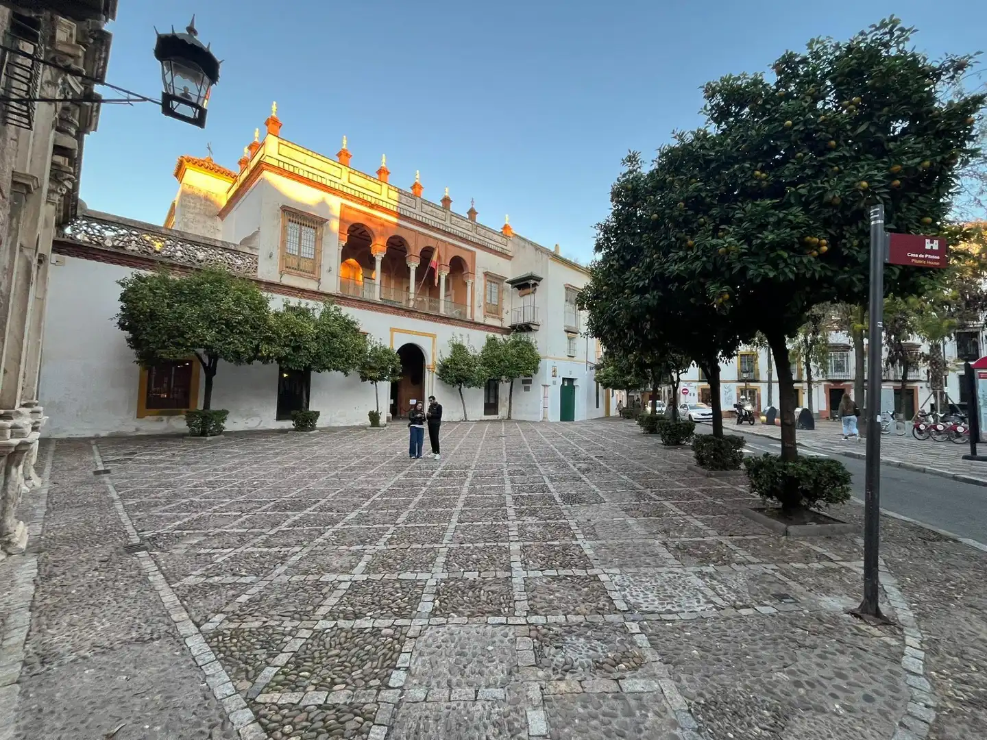 Außenansicht von Maisonette zum Verkauf in Sevilla mit Klimaanlage, Möbliert und Balkon