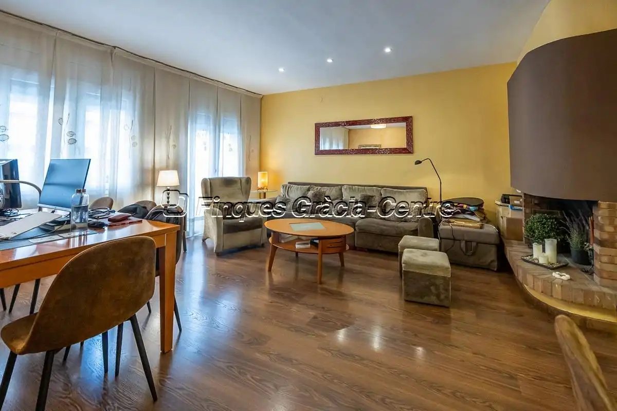 Sala d'estar de Casa adosada en venda en Sabadell amb Aire condicionat, Calefacció i Parquet