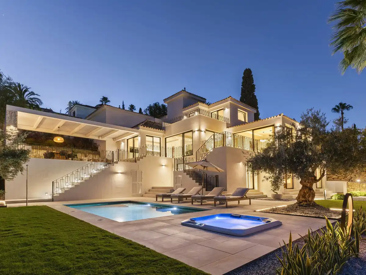 Exterior view of Houses for sale in Nueva Andalucía