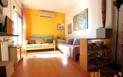 Living room of Flat for sale in  Barcelona Capital  with Air Conditioner, Heating and Balcony