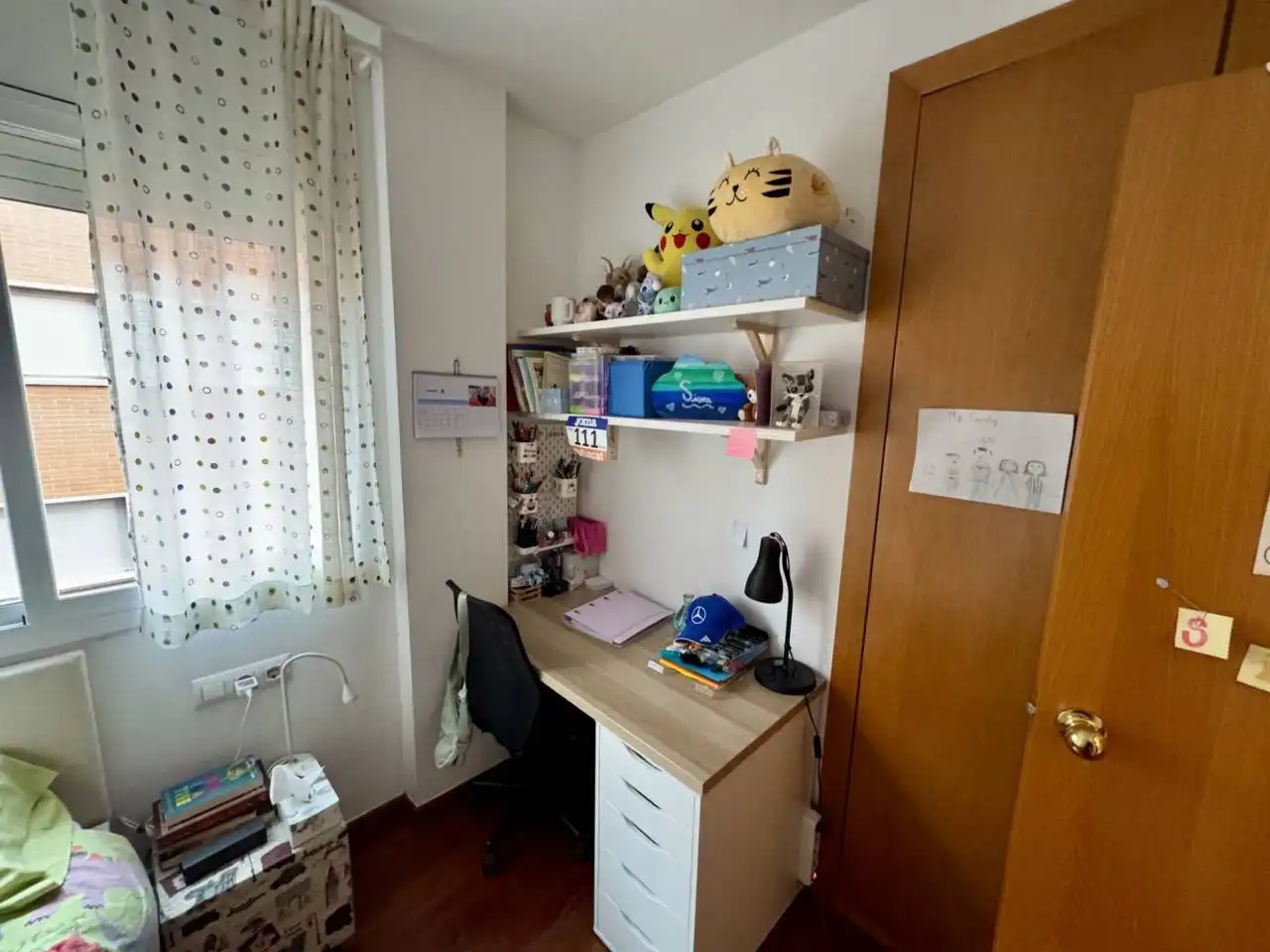Dormitori de Pis en venda en Cerdanyola del Vallès amb Parquet, Terrassa i Piscina comunitària
