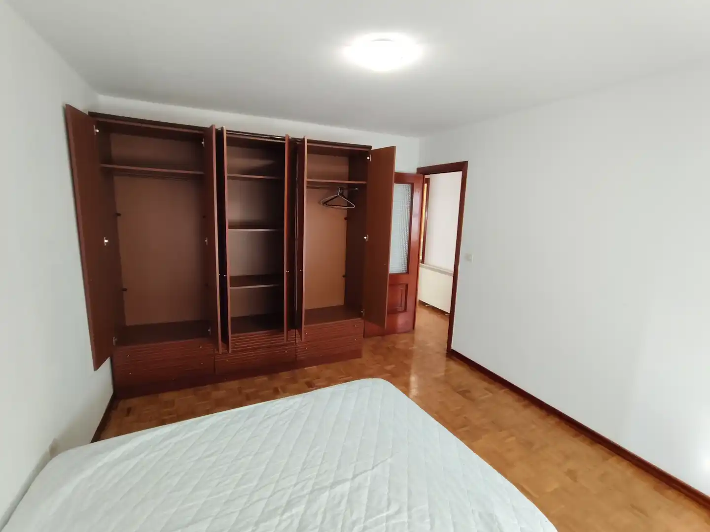 Dormitori de Àtic de lloguer en A Coruña Capital  amb Parquet, Terrassa i Moblat