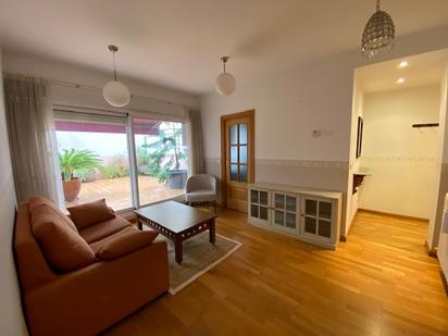 Living room of Flat to rent in  Zaragoza Capital  with Heating, Parquet flooring and Furnished