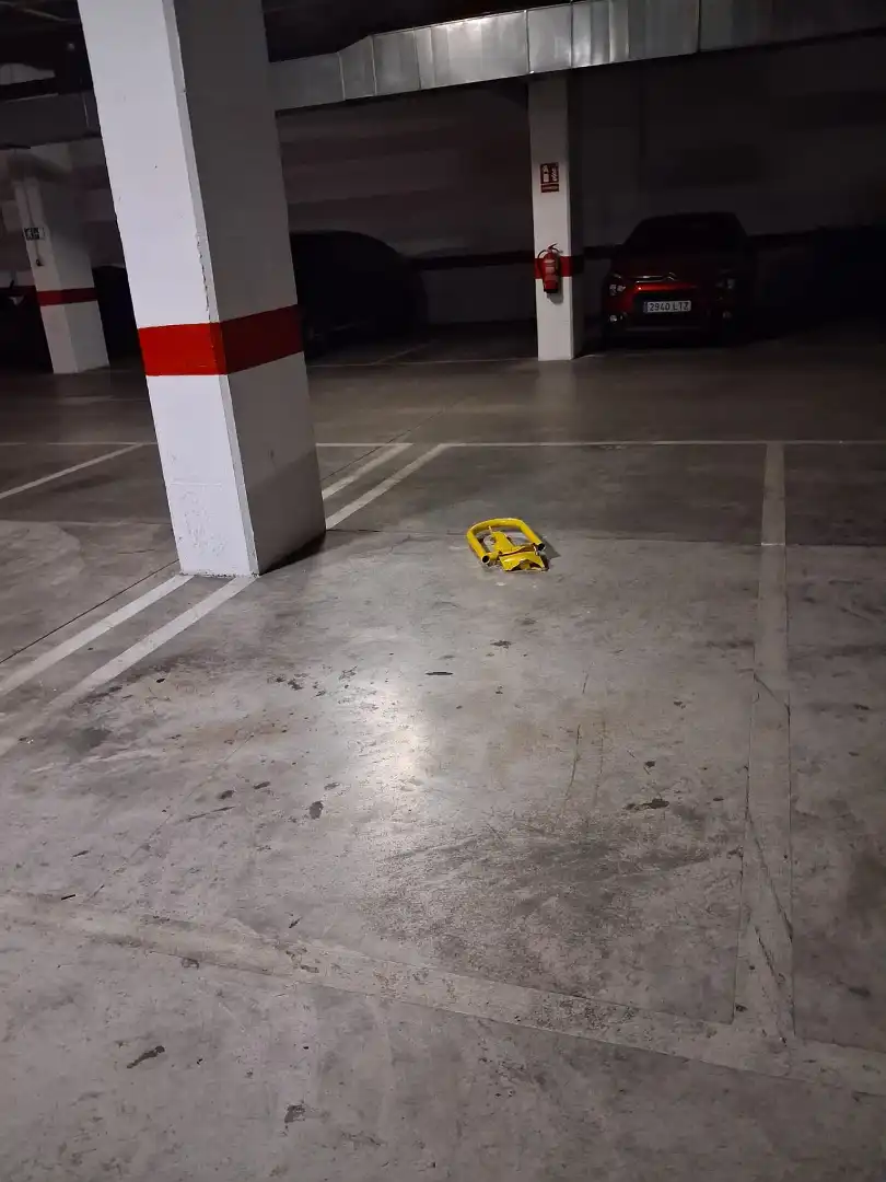 Einzelparkplatz mit Aufzug zum Verkauf in Carrer Biar 17, imagen 4