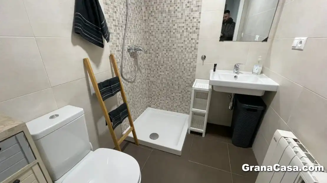 Baño de Ático de alquiler en Granada con Aire acondicionado, Calefacción y Terraza