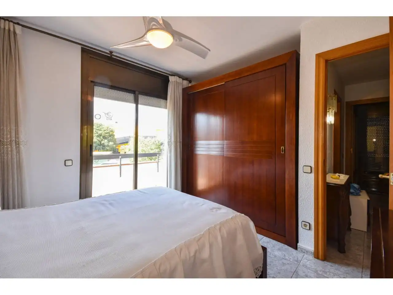 Habitación de Casa o chalet en venta en Santa Perpètua de Mogoda con Aire acondicionado, Calefacción y Jardín privado