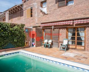 Vista exterior de Casa o xalet en venda en Pinto amb Aire condicionat, Terrassa i Piscina