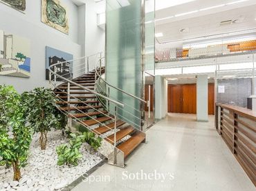 Gemischtgenutztes Gebäude zum Verkauf in Eixample