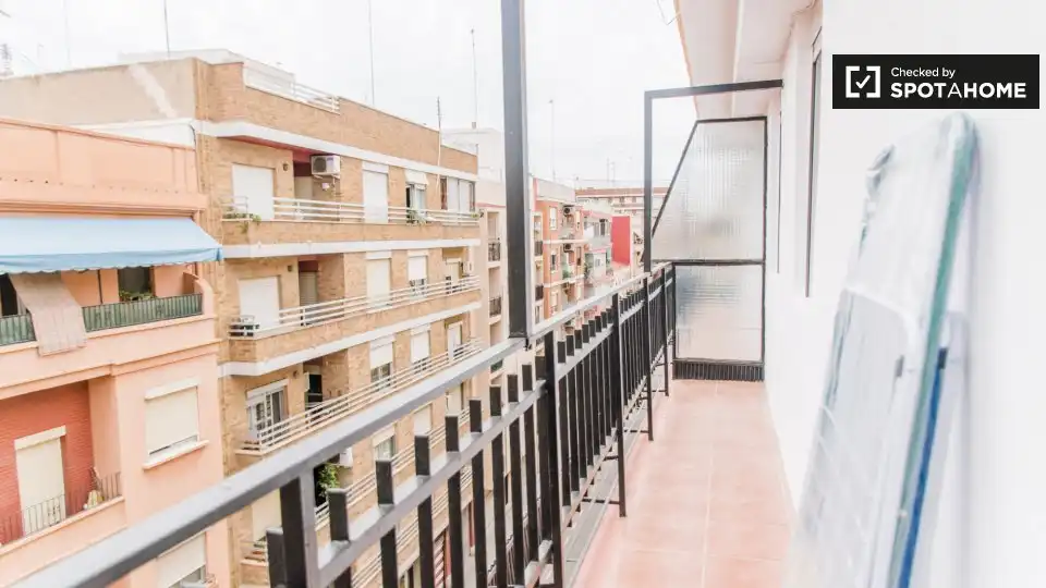 Terrassa de Pis de lloguer en Valencia amb Aire condicionat, Calefacció i Moblat