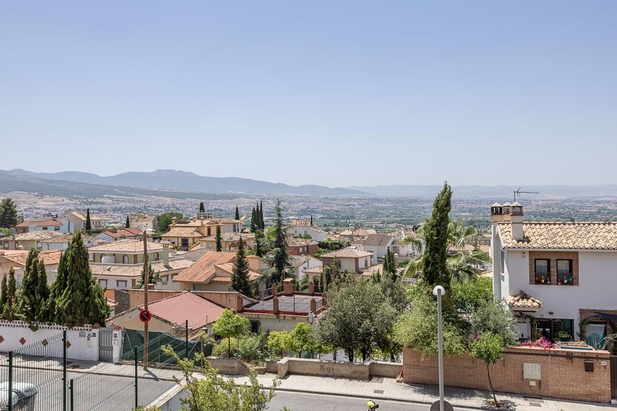 Vista exterior de Pis en venda en Huétor Vega amb Calefacció, Terrassa i Traster