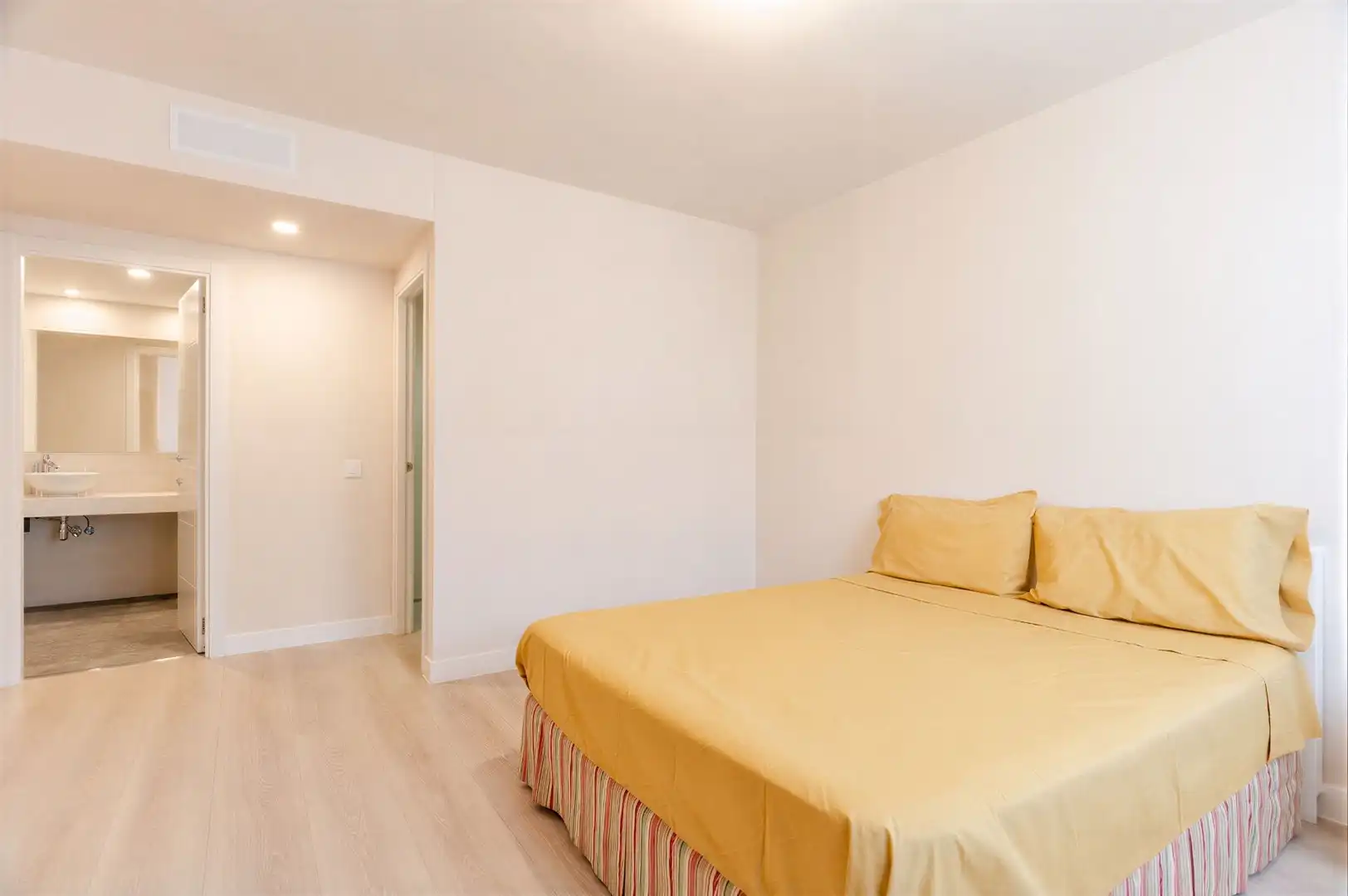 Bedroom of Flat for sale in Madrid  with Air Conditioner, Heating and Terrace