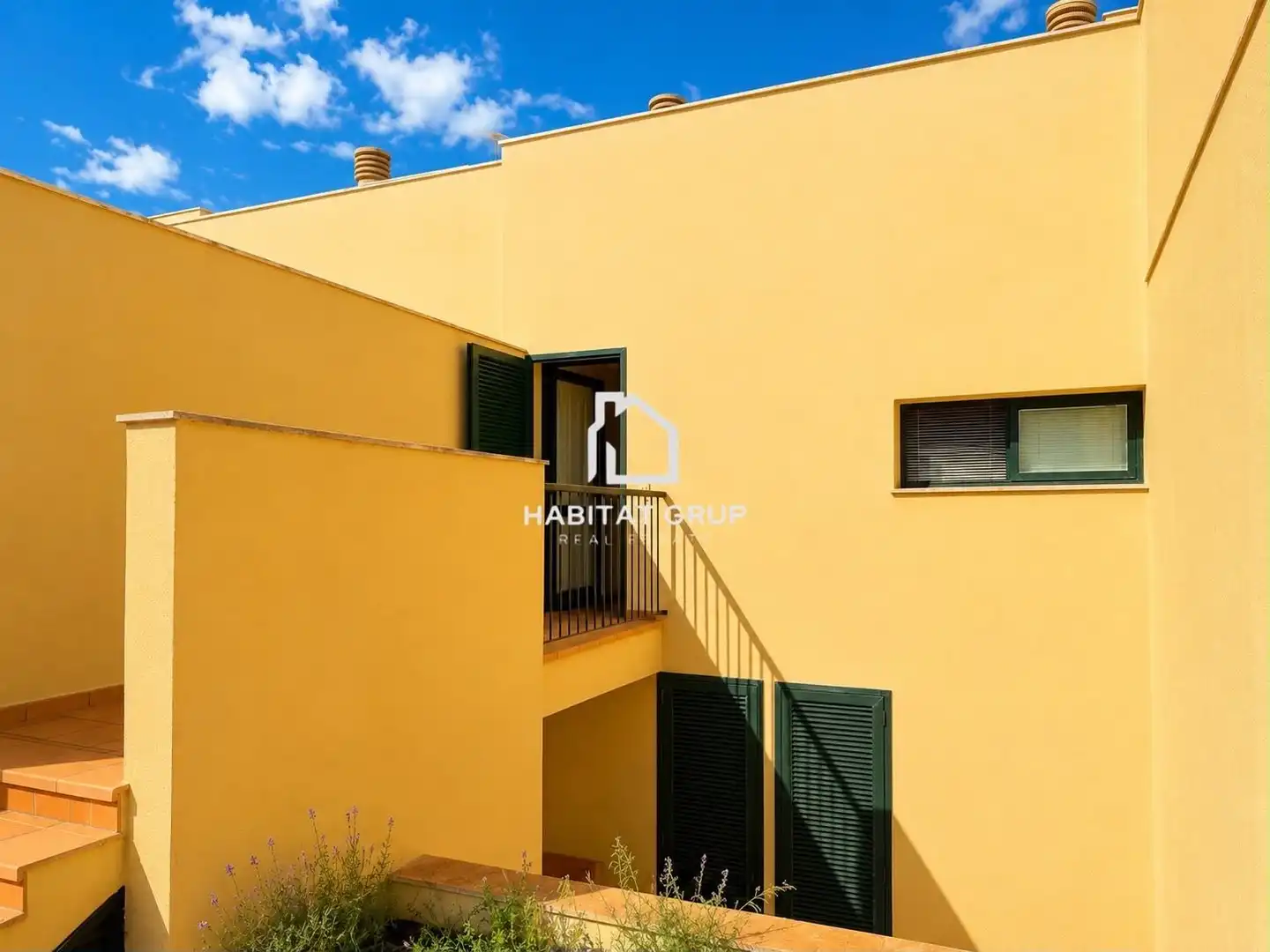 Vista exterior de Casa adosada en venta en Maó - Mahón con Aire acondicionado, Jardín privado y Terraza