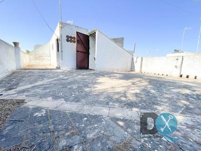 Exterior view of House or chalet for sale in Utrera