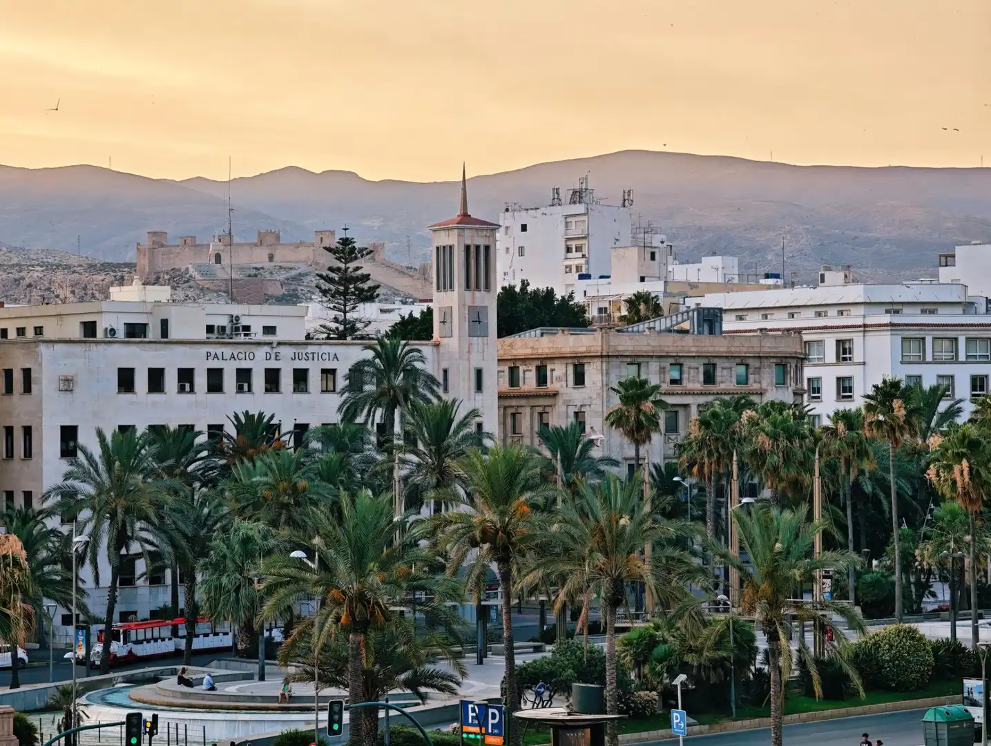 Vista exterior de Estudi en venda en Almería amb Aire condicionat, Calefacció i Terrassa