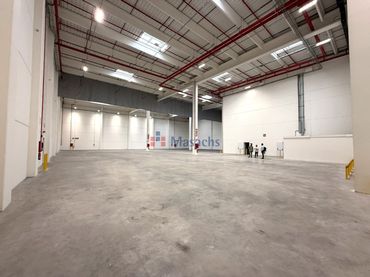 Nave industrial con ascensor en alquiler en Femades